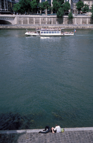 센 강(Seine River)의 연인